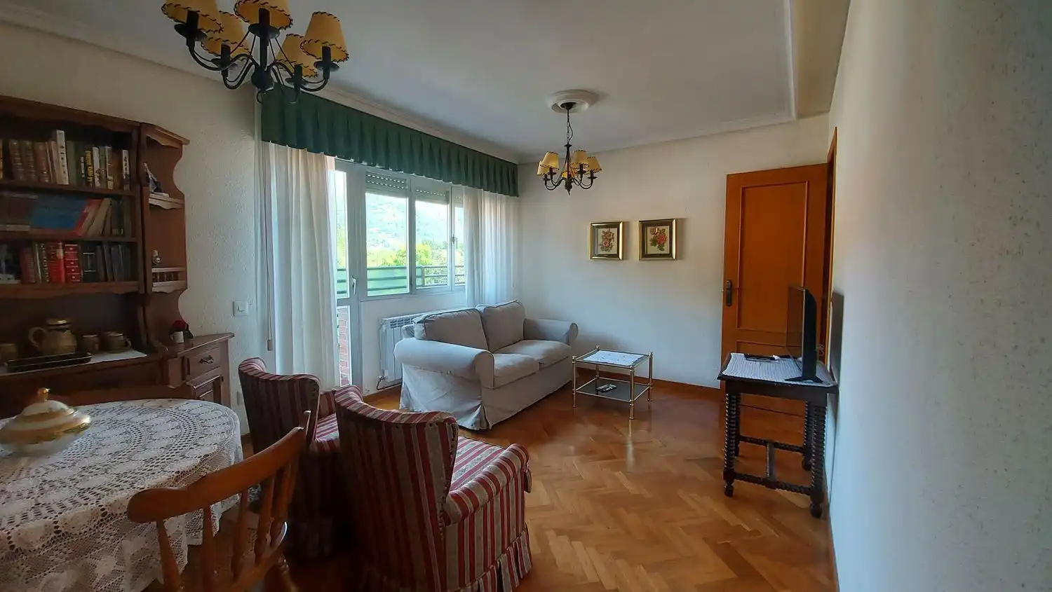 Sala d'estar de Pis en venda en Teverga amb Calefacció, Terrassa i Traster