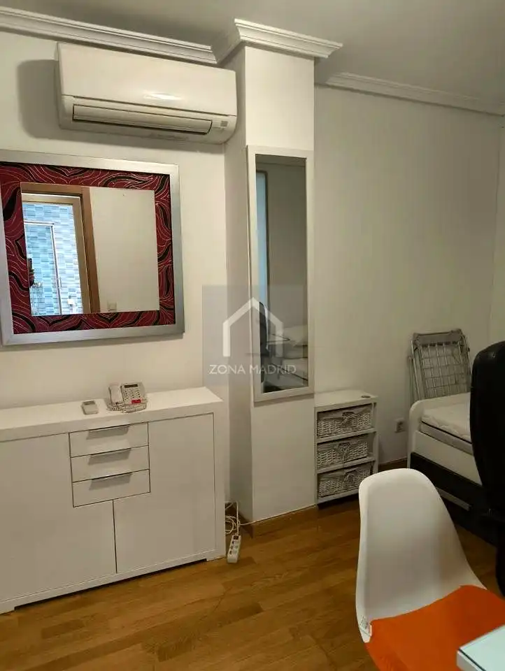 Schlafzimmer von Wohnung zur Miete in Madrid mit Klimaanlage, Heizung und Parkett