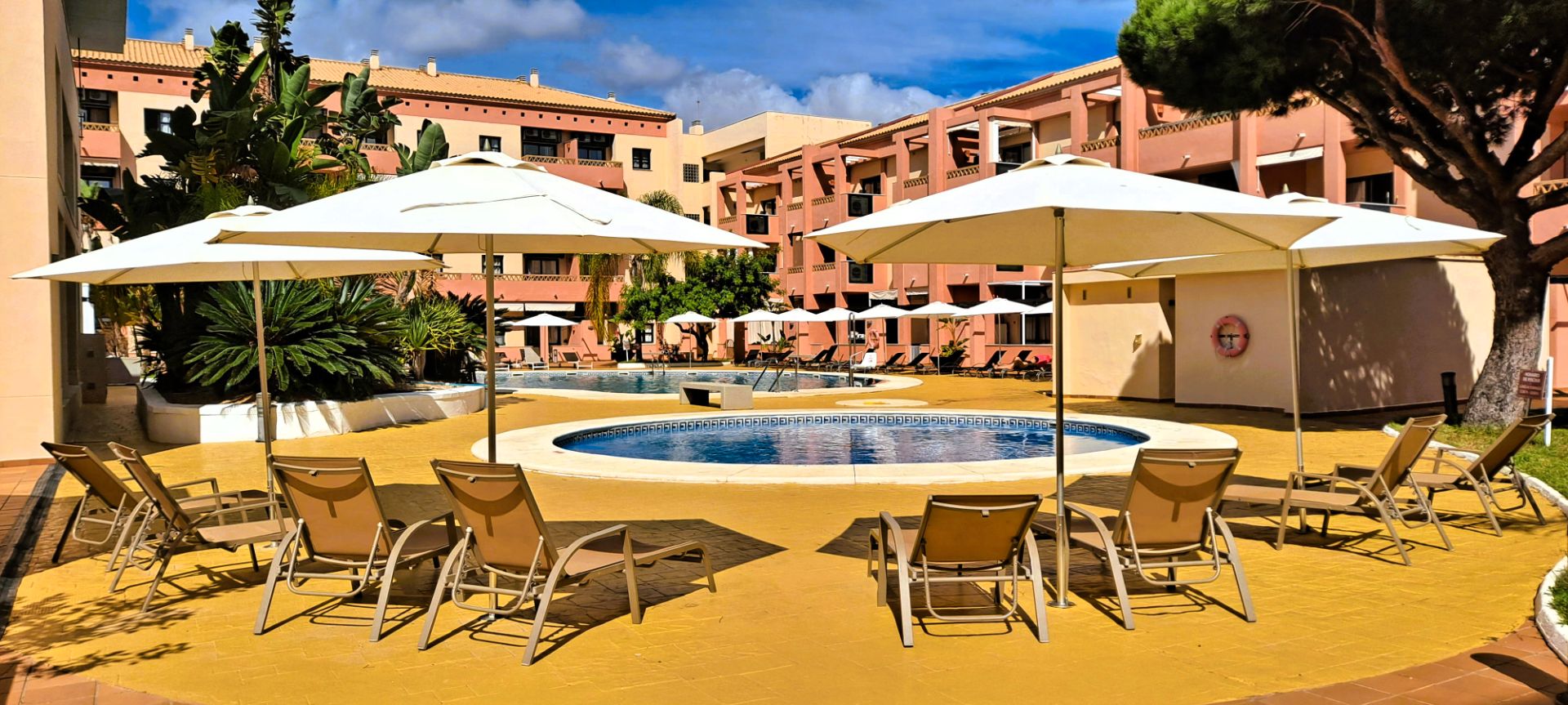 Piscina de Apartament de lloguer en Punta Umbría amb Aire condicionat, Calefacció i Jardí privat