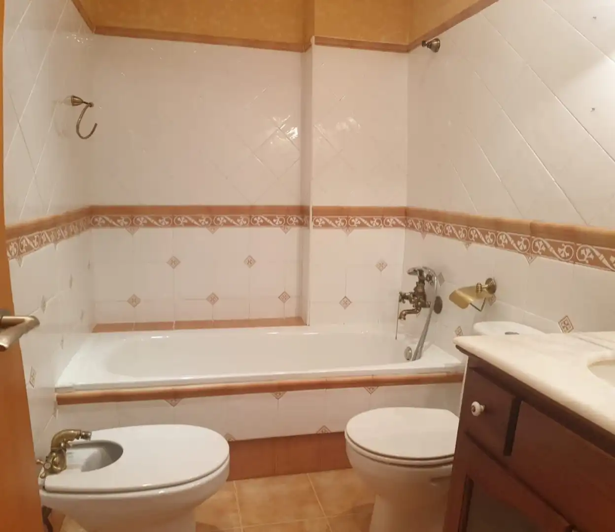 Badezimmer von Wohnung zur Miete in Valencia mit Klimaanlage, Heizung und Parkett