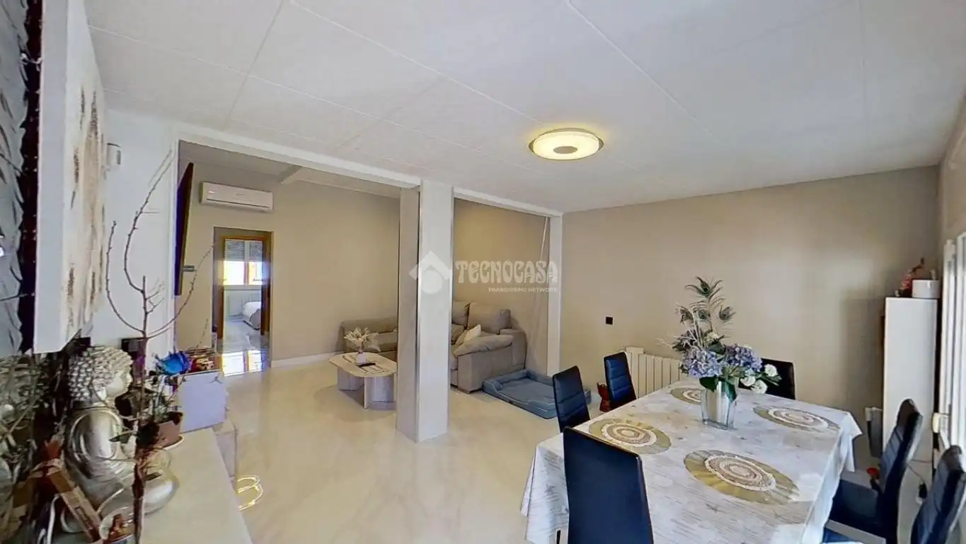 Sala d'estar de Casa adosada en venda en Manresa amb Terrassa