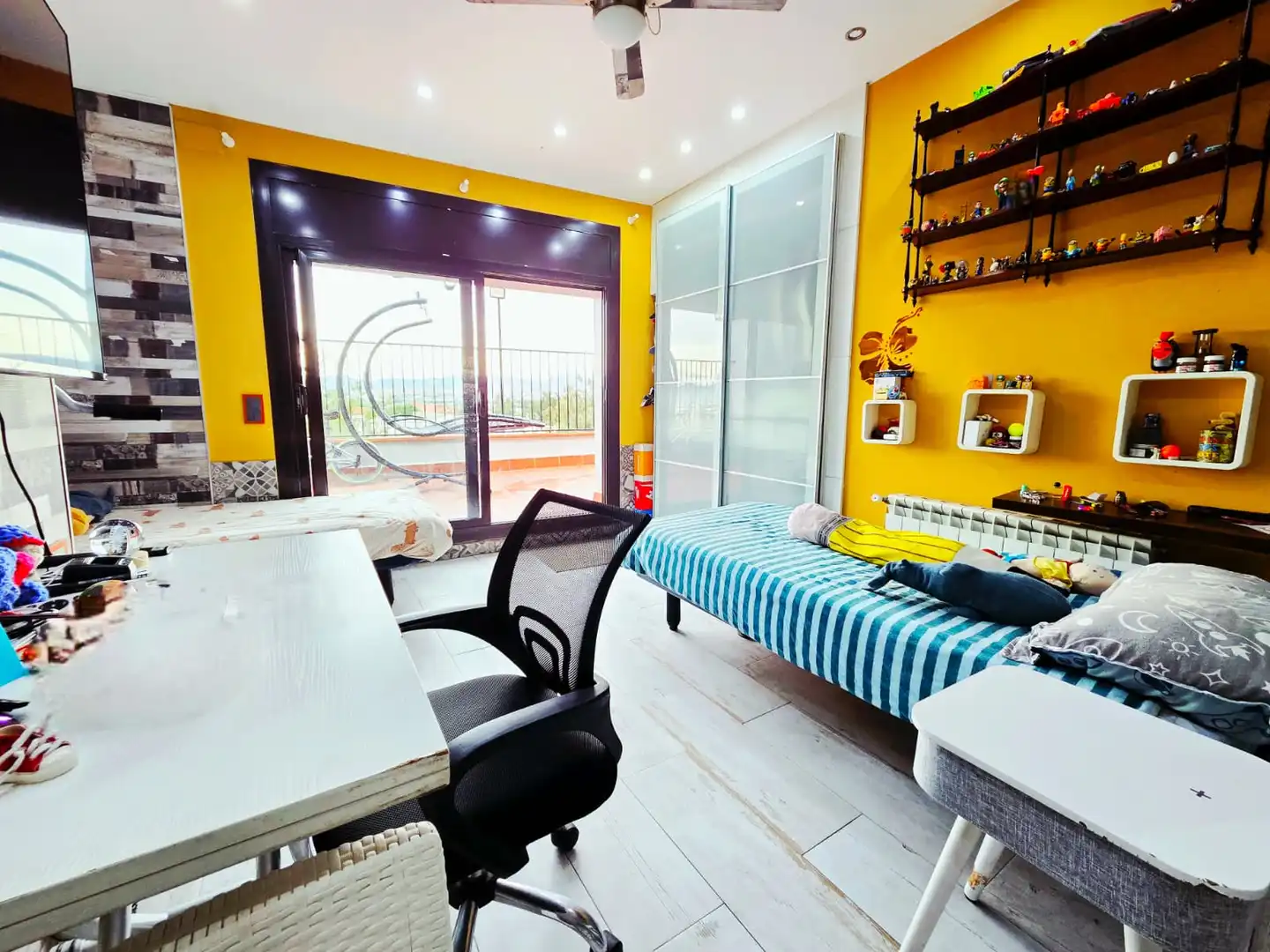 Balcony of Flat for sale in El Prat de Llobregat  with Air Conditioner, Heating and Parquet flooring