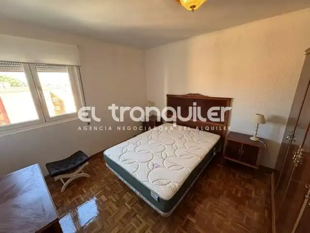 Dormitori de Pis de lloguer en Madrid amb Aire condicionat, Parquet i Moblat