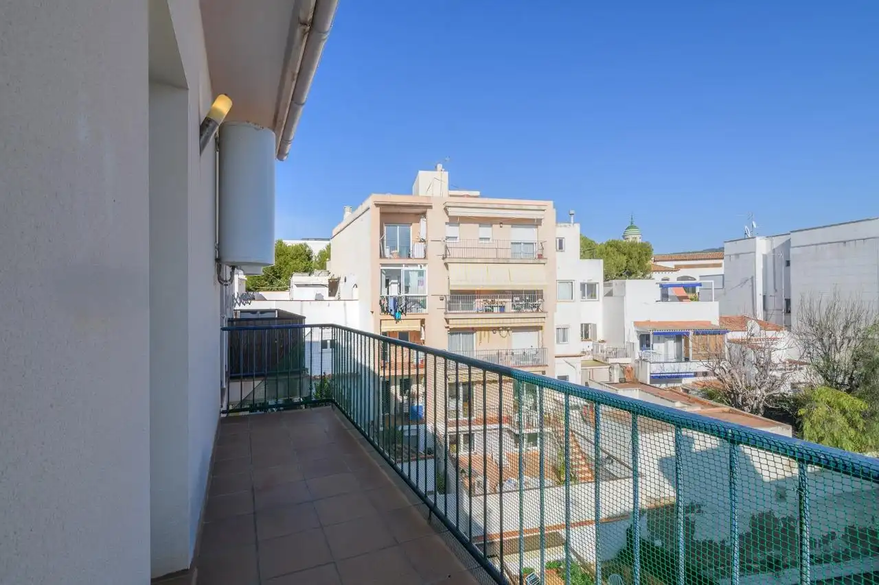 Vista exterior de Ático en venta en Sitges con Calefacción, Terraza y Balcón