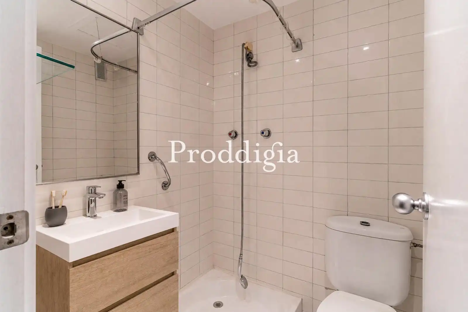 Flat for rent in Via Augusta, Sant Gervasi- Galvany
