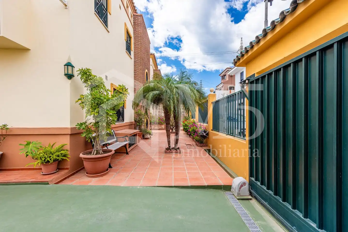 Vista exterior de Casa o chalet en venta en Vélez-Málaga con Aire acondicionado, Piscina y Amueblado