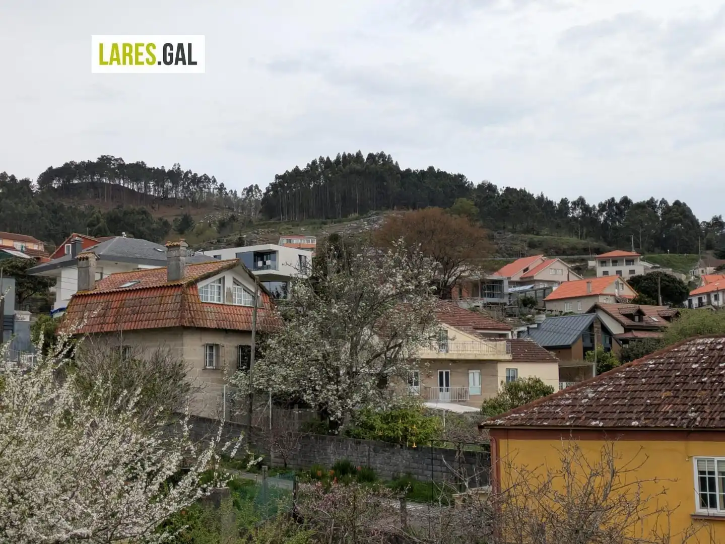 Vista exterior de Casa o xalet en venda en Cangas  amb Terrassa
