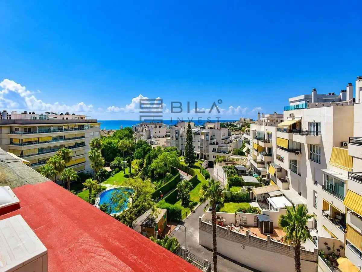Vista exterior de Ático en venta en Benalmádena con Aire acondicionado, Terraza y Trastero