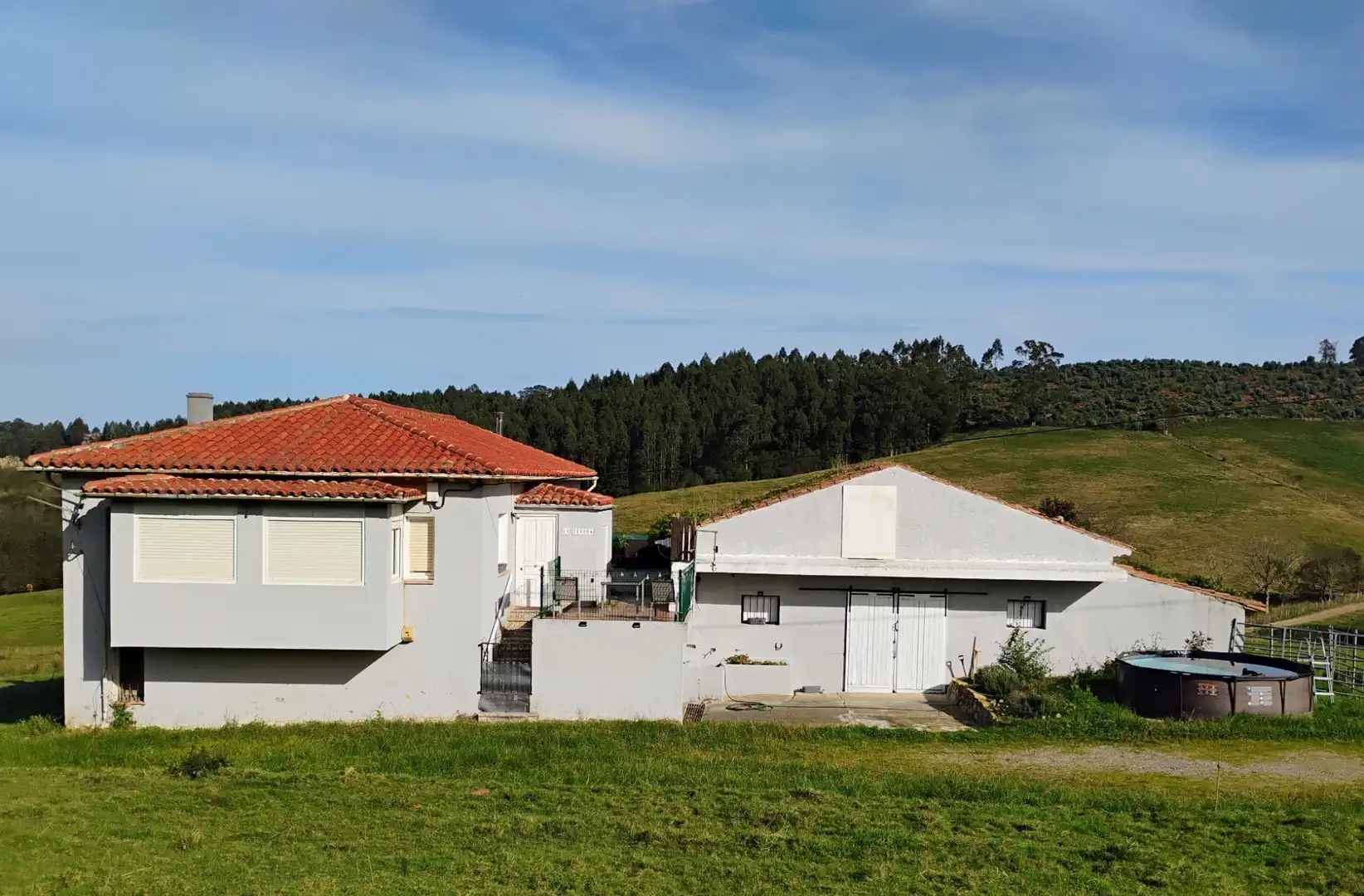 Vista exterior de Casa o xalet en venda en Comillas (Cantabria) amb Moblat