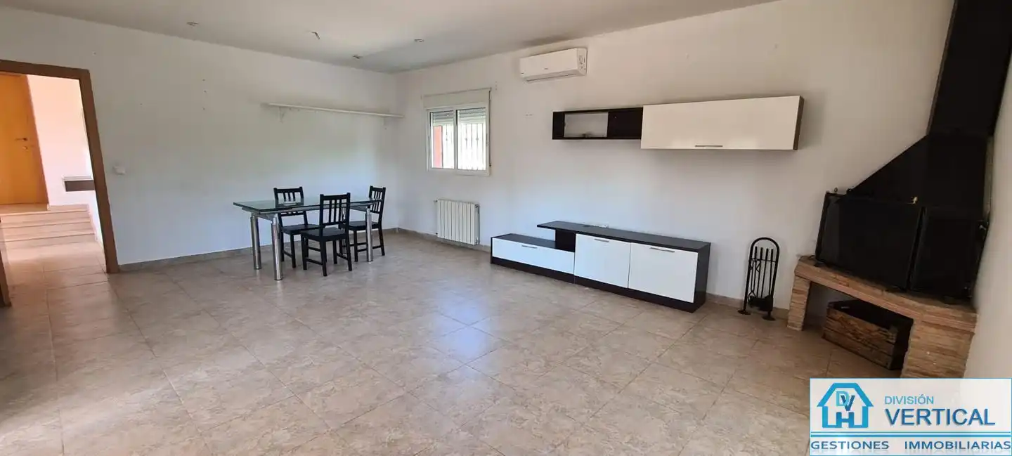 Living room of Houses for rent in Riba-roja de Túria  with Air Conditioner, Private garden and Swimming Pool