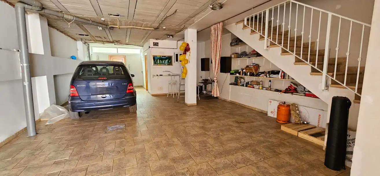 Local comercial en venta en C/ Hermanos Quintero, imagen 2