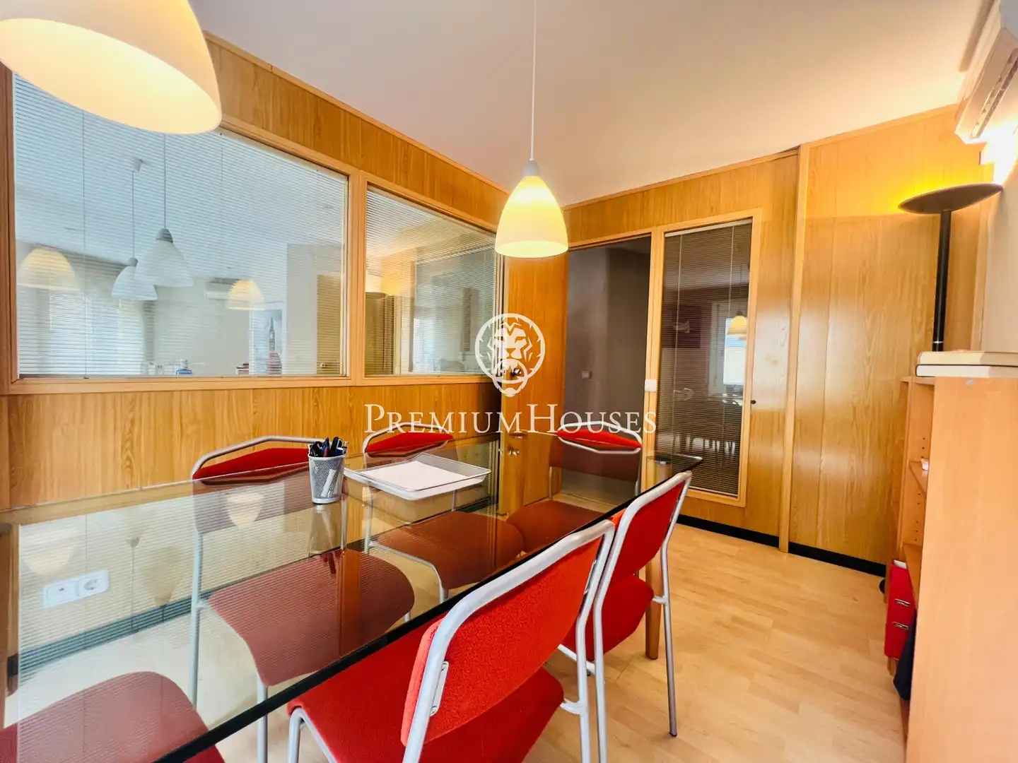 Comedor de Oficina de alquiler en Castelldefels con Aire acondicionado, Calefacción y Trastero