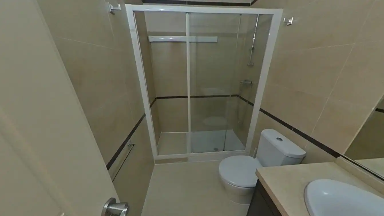 Bathroom of Flat for sale in Madrid  with Storage room, Swimming Pool and Oven