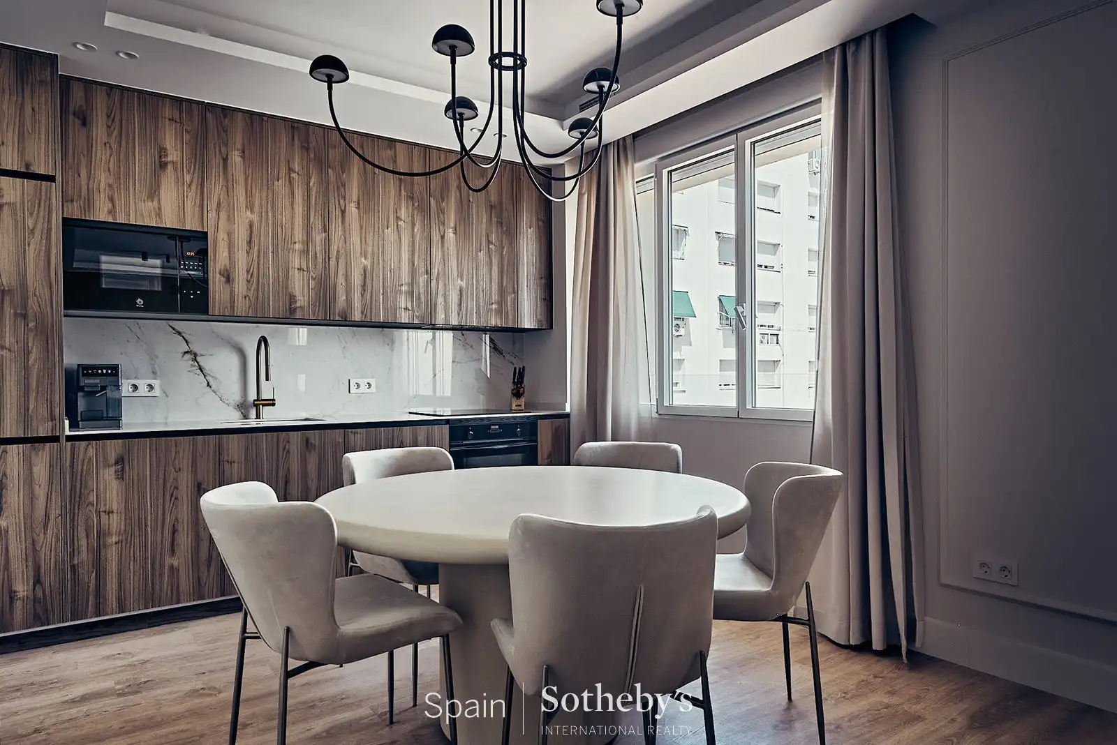 Menjador de Apartament en venda en Madrid amb Aire condicionat