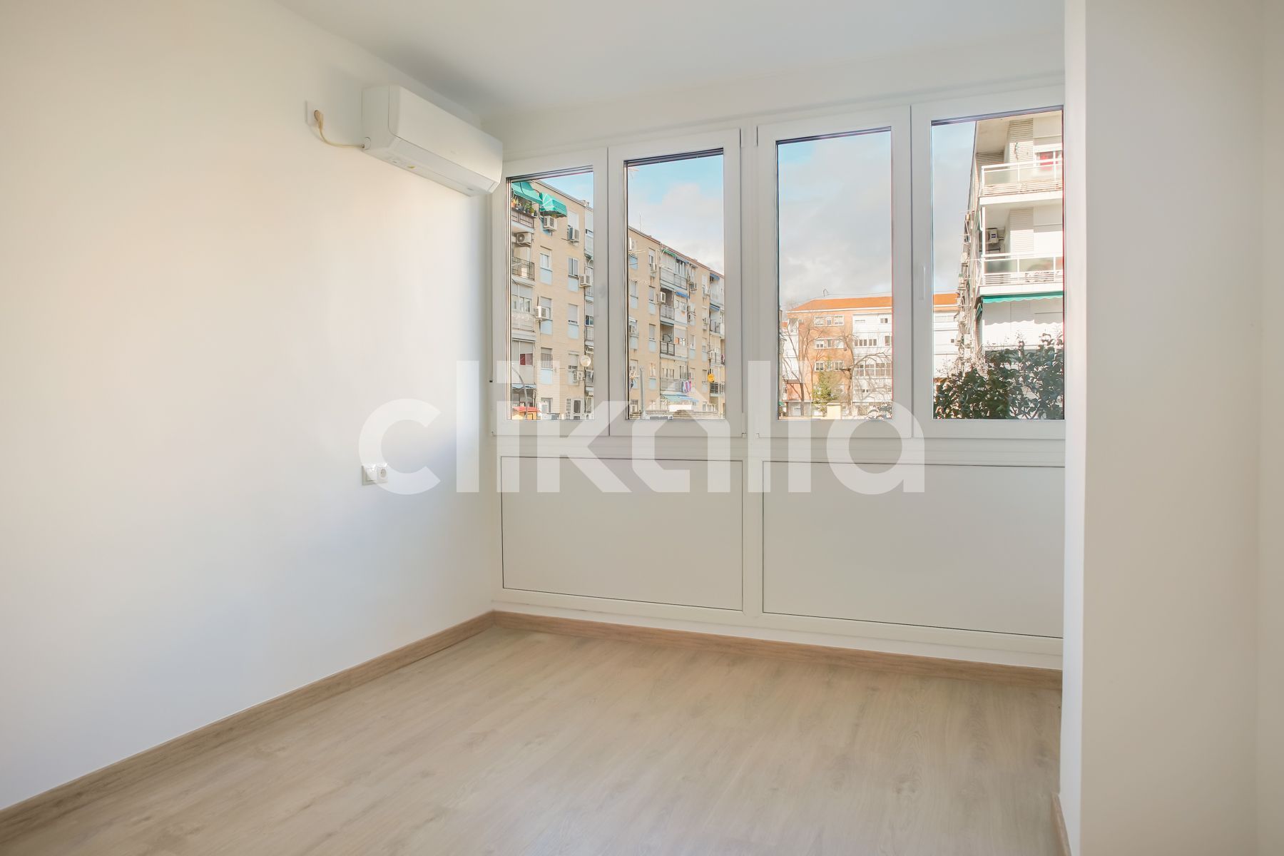 Dormitori de Pis de lloguer en  Madrid Capital amb Aire condicionat, Calefacció i Terrassa