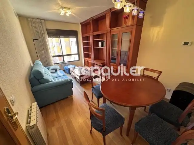 Flat for rent in Madrid  with Air Conditioner, Swimming Pool and Furnished