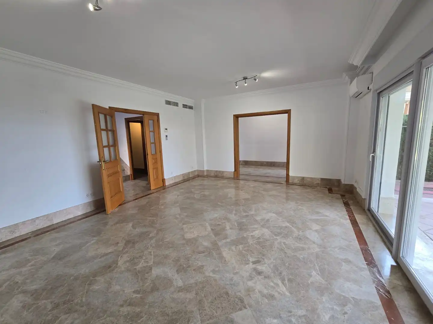 Casa adosada en venta en Marbella con Aire acondicionado, Jardín privado y Domótica
