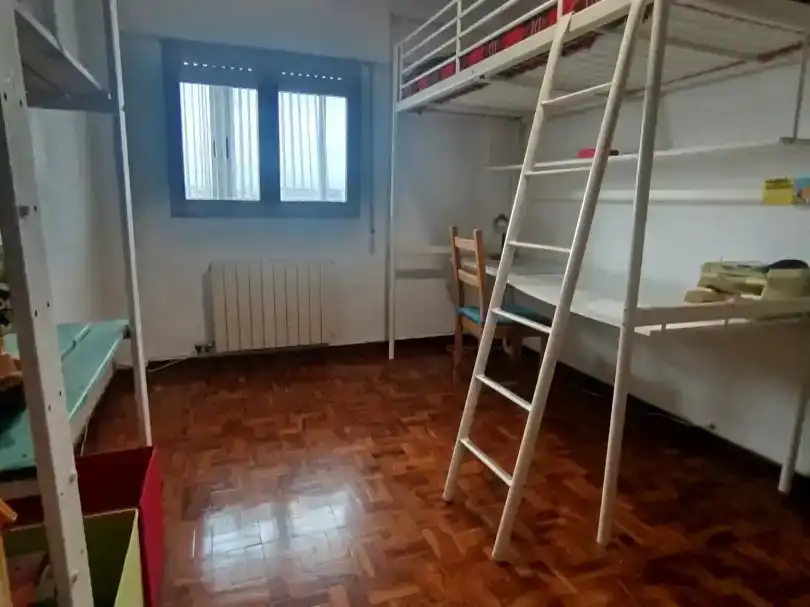 Dormitori de Pis en venda en Zaragoza amb Parquet i Moblat