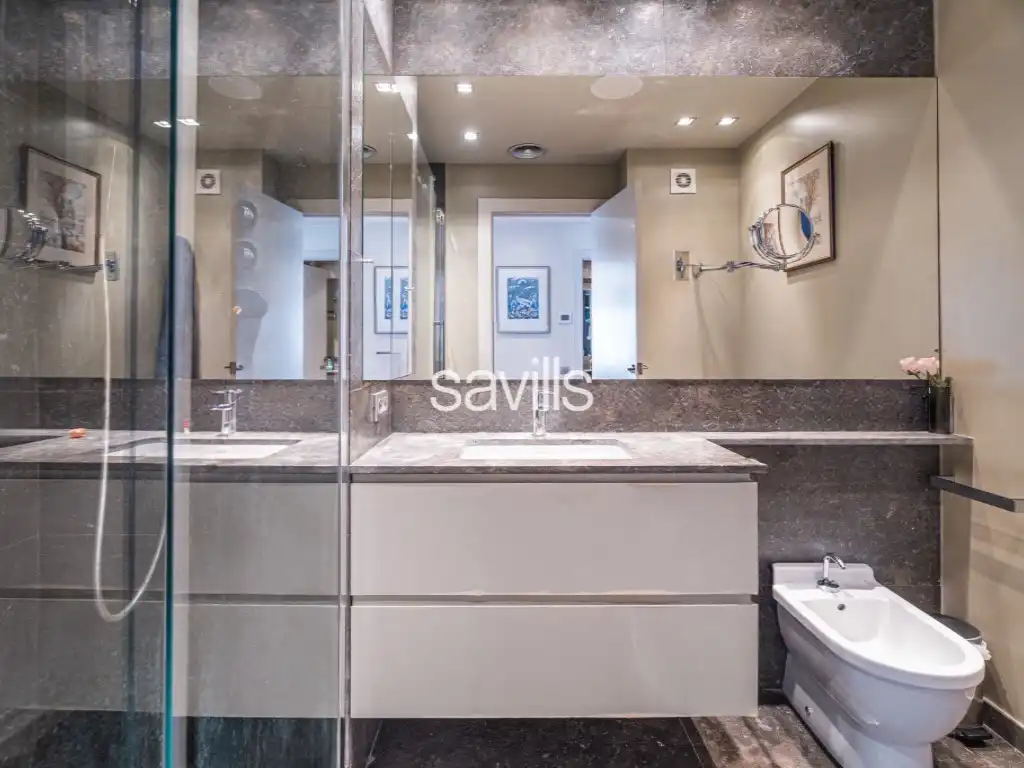 Bany de Apartament en venda en Barcelona amb Aire condicionat i Terrassa