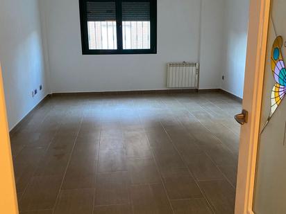 Flat for sale in Borox  with Air Conditioner, Heating and Storage room