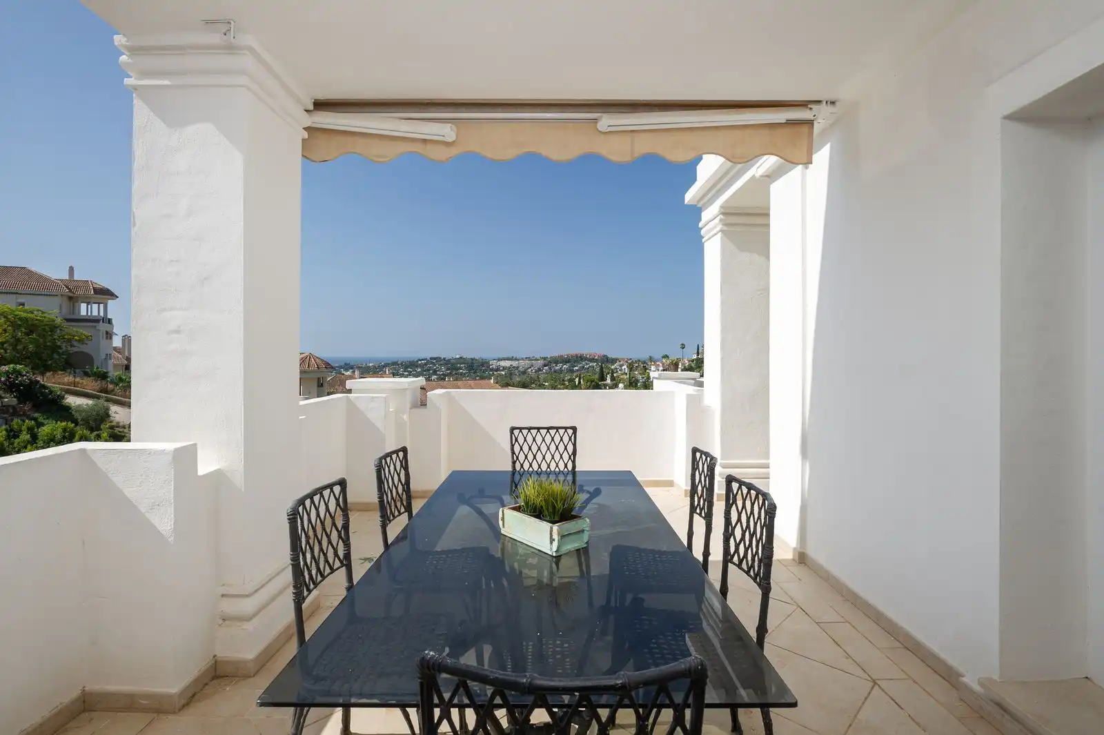 Terrasse von Wohnungen zum Verkauf in Marbella mit Terrasse, Möbliert und Gemeinschaftspool