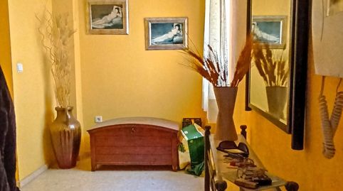 Piso luminoso con tres habitaciones, dos baños y terraza en Cheste V