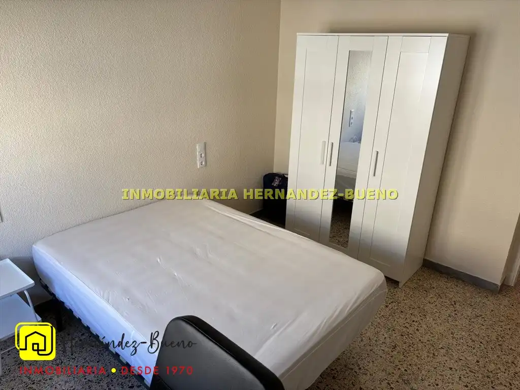 Schlafzimmer von Wohnung zur Miete in Salamanca mit Heizung, Möbliert und Balkon