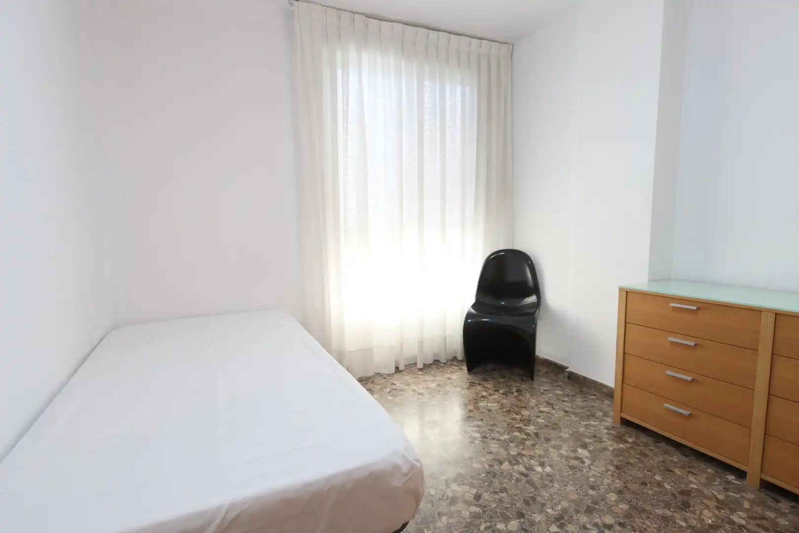 Habitación de Ático en venta en La Pobla de Vallbona con Calefacción, Terraza y Trastero