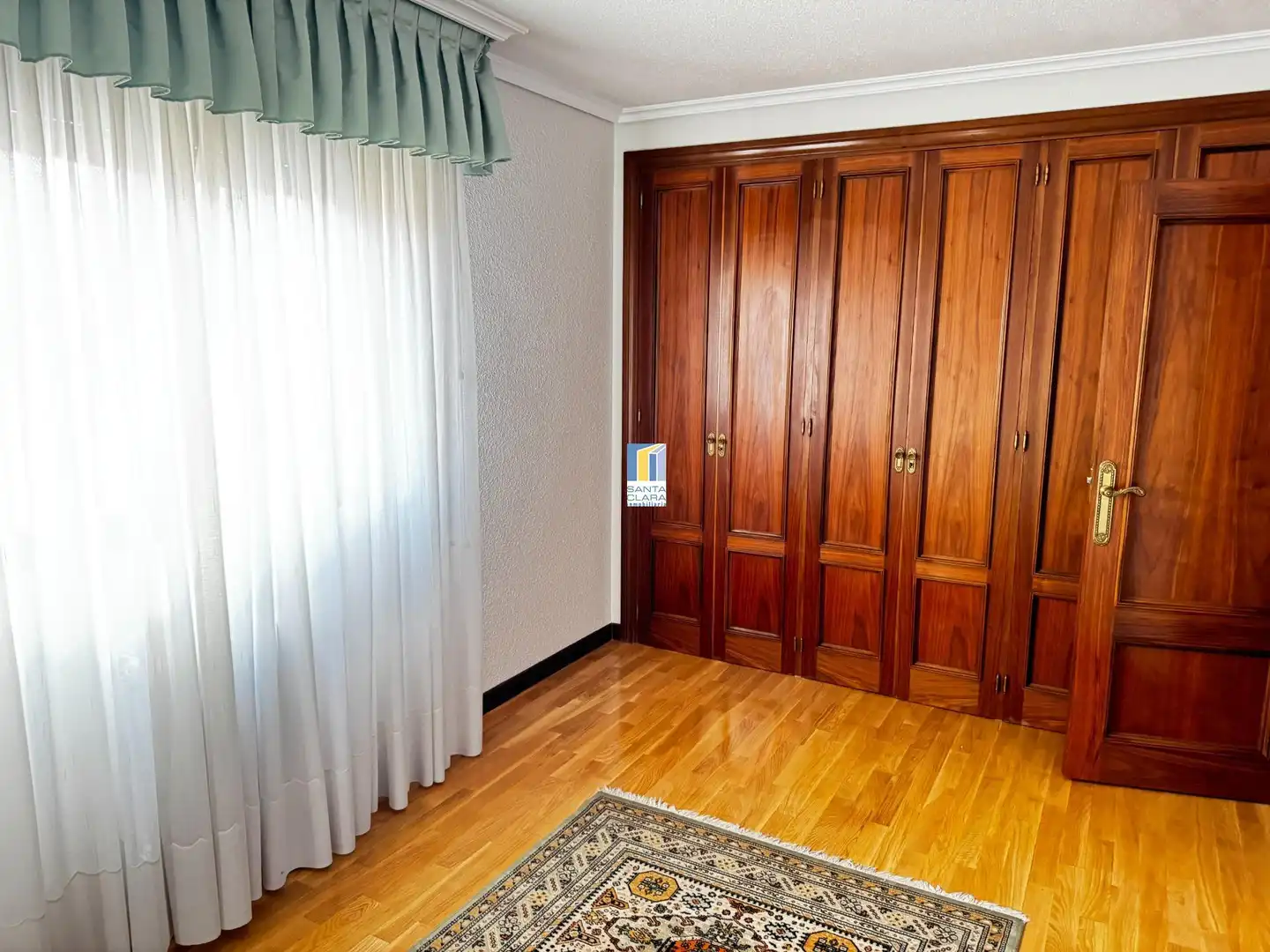 Schlafzimmer von Dachboden zum Verkauf in Zamora Capital  mit Heizung, Parkett und Terrasse