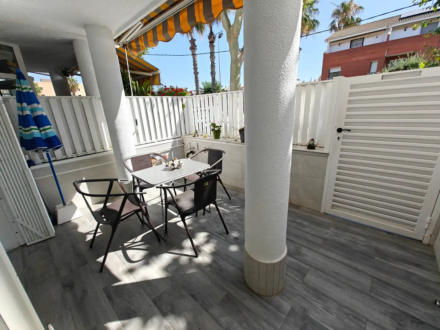 Terrasse von Einfamilien-Reihenhaus zum Verkauf in Premià de Mar mit Klimaanlage, Heizung und Gemeinschaftspool