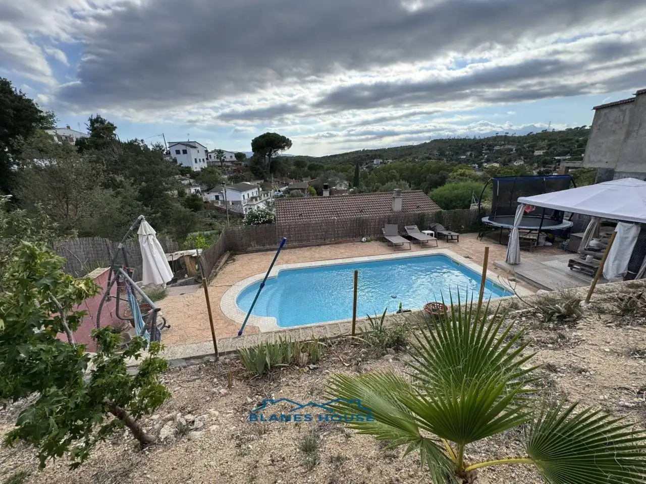 House with pool for sale in Calle Girones 0