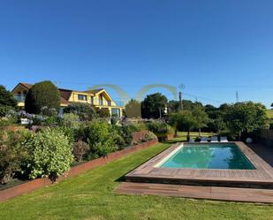 Piscina de Casa o xalet de lloguer en Santa Cruz de Bezana amb Aire condicionat, Calefacció i Jardí privat