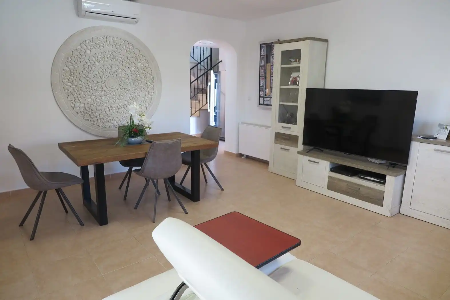 Sala d'estar de Casa o xalet en venda en El Campello amb Aire condicionat, Jardí privat i Terrassa