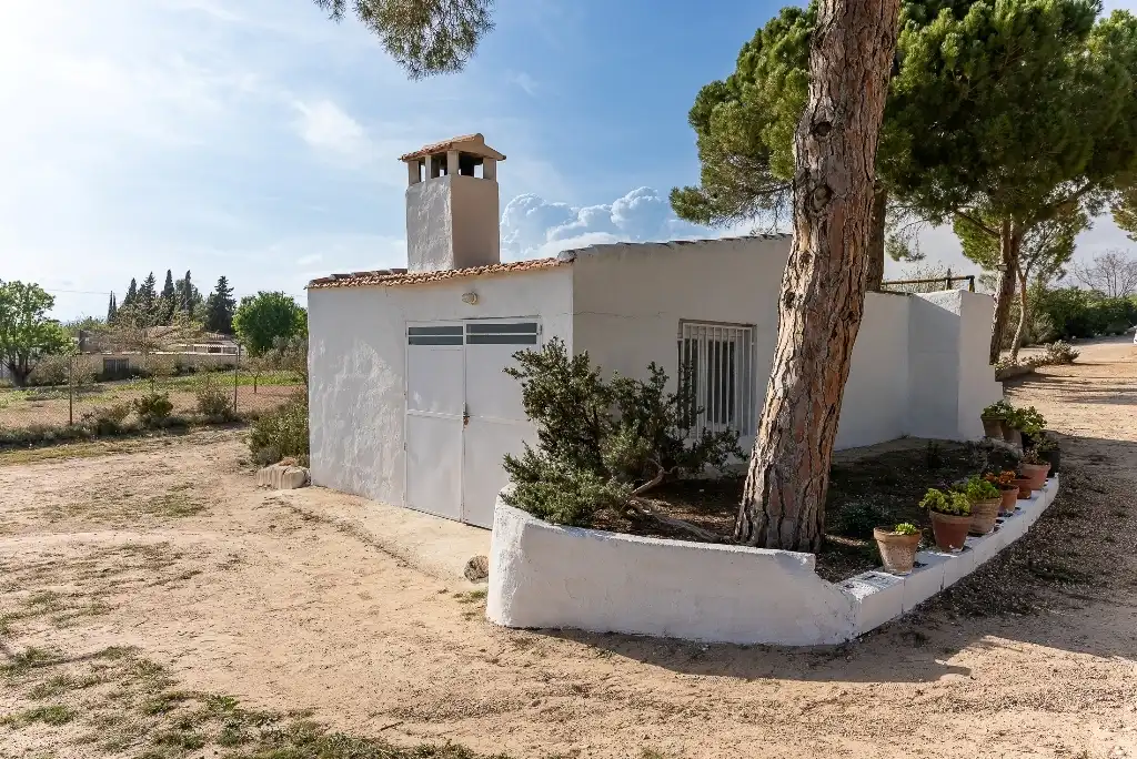 Vista exterior de Casa o chalet en venta en Castalla con Jardín privado, Piscina y Amueblado