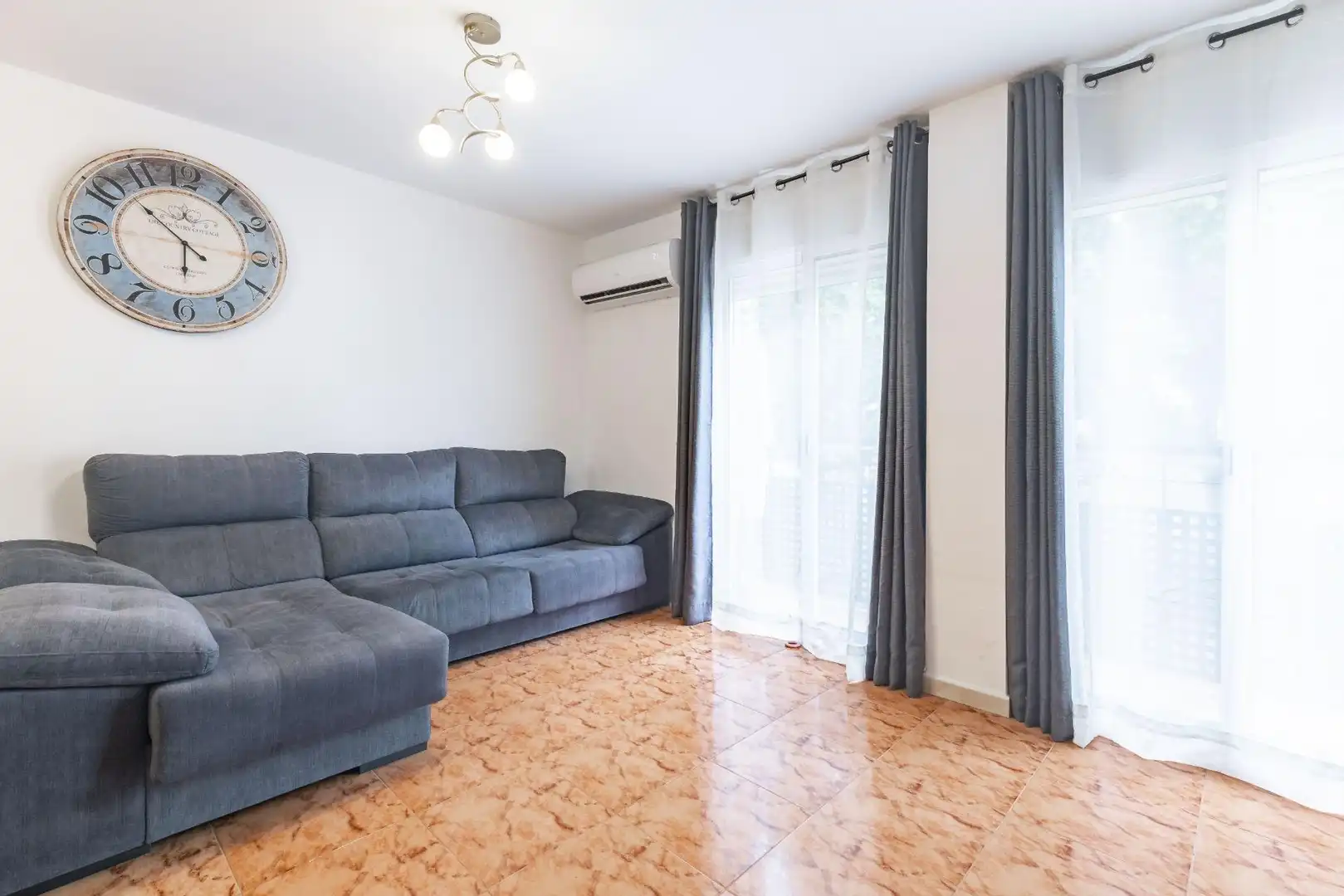 Sala d'estar de Casa adosada en venda en Sagunto / Sagunt