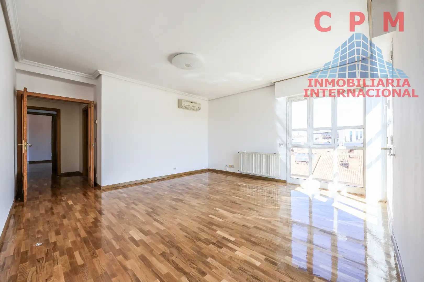 Living room of Flat for rent in Madrid  with Air Conditioner, Heating and Parquet flooring