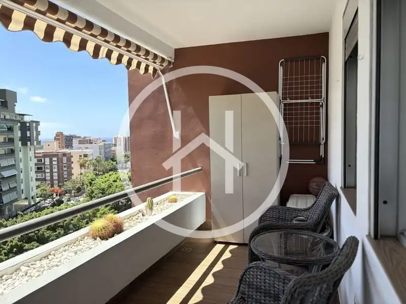Terraza de Piso de alquiler en El Rosario con Amueblado, Horno y Lavadora