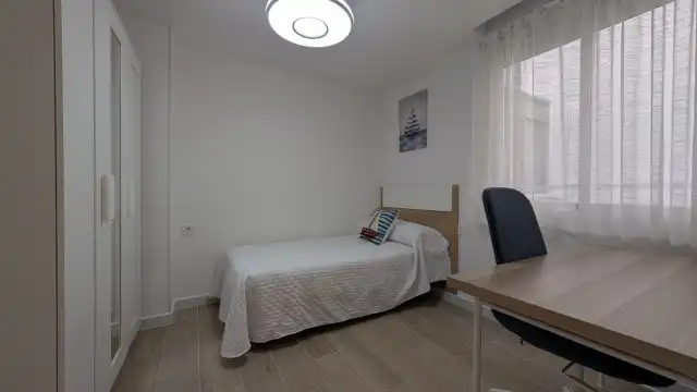Schlafzimmer von Wohnung zur Miete in Elche / Elx mit Möbliert, Ofen und Waschmaschine