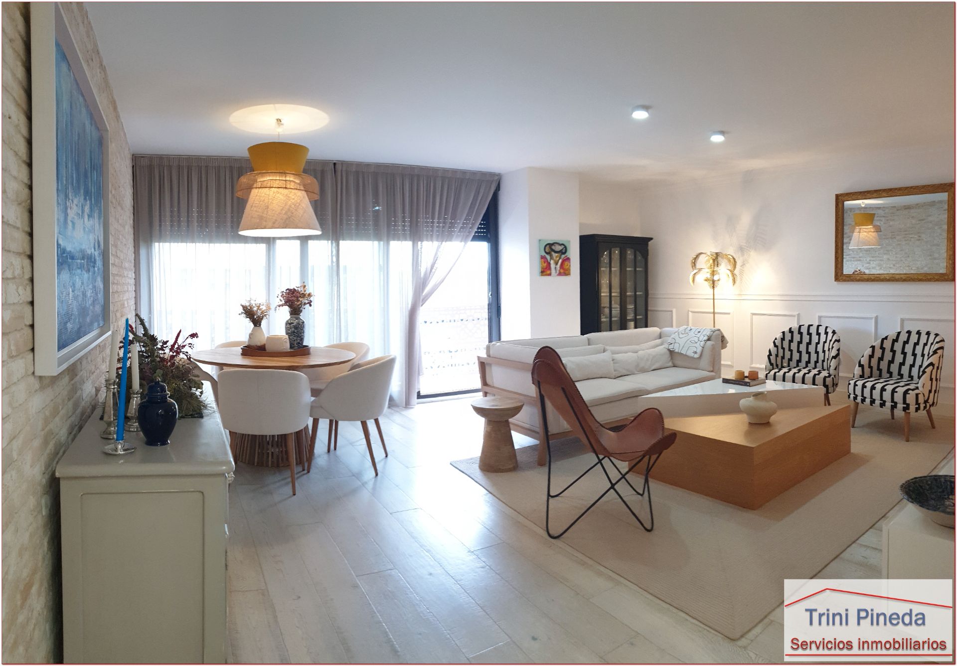 Living room of Flat to rent in  Sevilla Capital  with Air Conditioner, Parquet flooring and Terrace