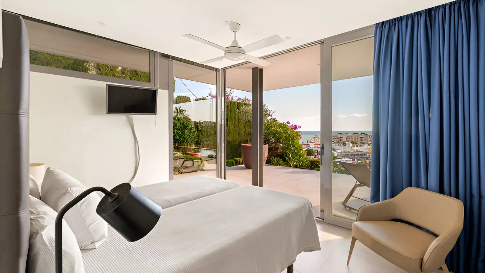 Bedroom of Houses for sale in Torremolinos  with Air Conditioner, Private garden and Terrace