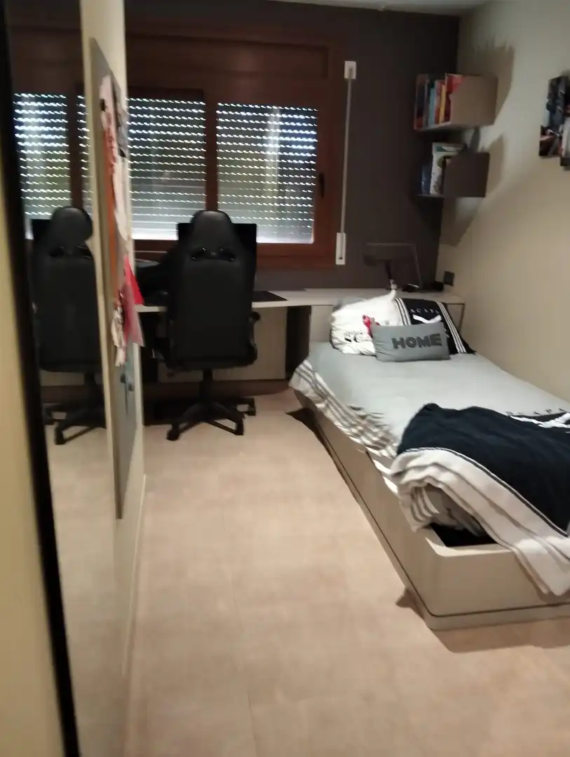 Habitación de Casa o chalet en venta en Llambilles con Aire acondicionado, Calefacción y Jardín privado