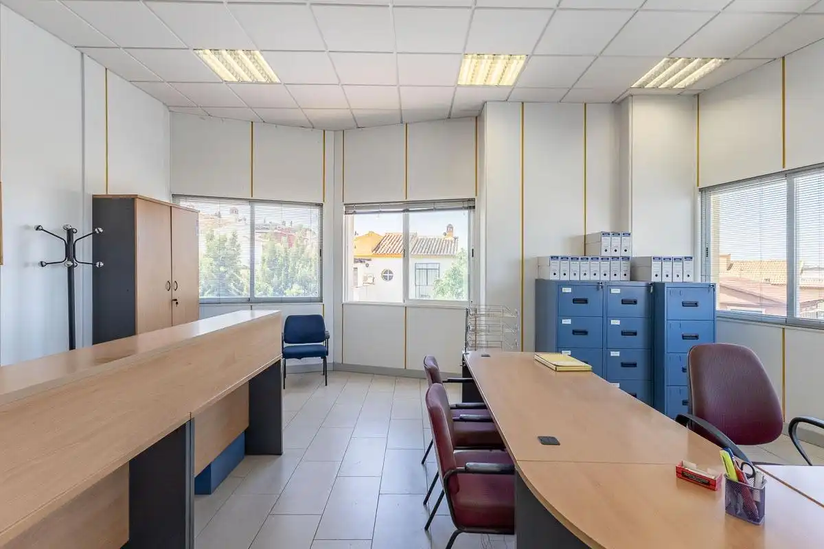 Gebäude zur Miete in La Zubia