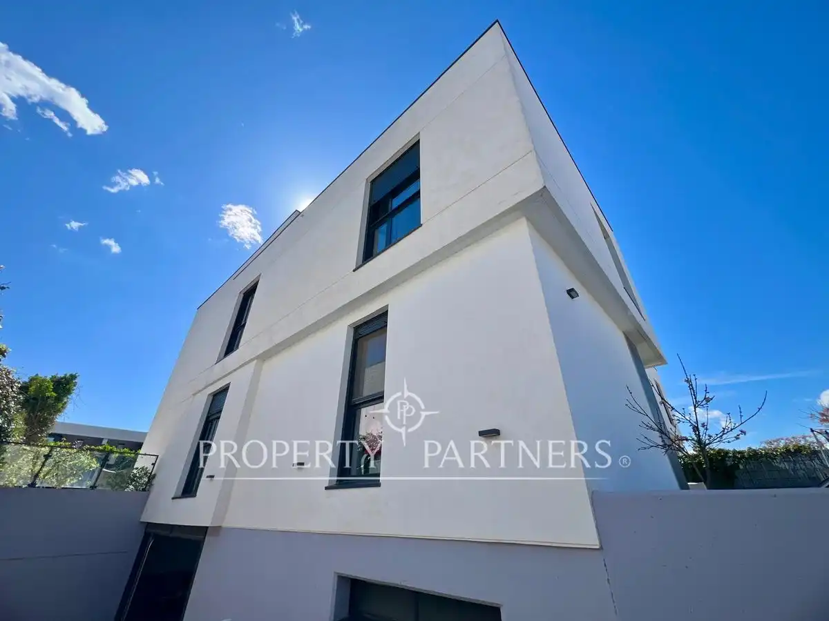 Vista exterior de Casa o xalet en venda en Bétera amb Aire condicionat, Calefacció i Jardí privat
