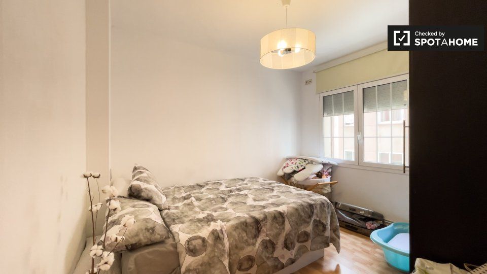 Habitación de Piso de alquiler en  Barcelona Capital con Aire acondicionado, Calefacción y Amueblado