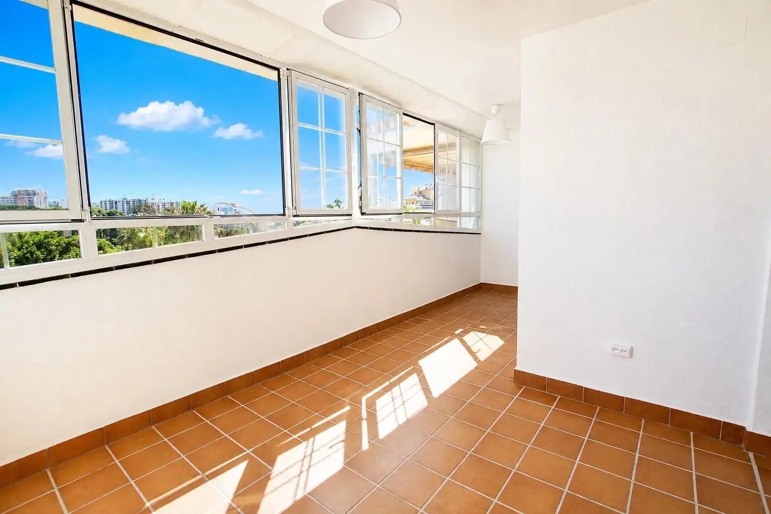 Ático con piscina en venta en Avenida GANDHI, imagen 5