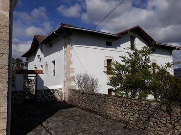 Casa amb balcó en venda a Valle de Mena
