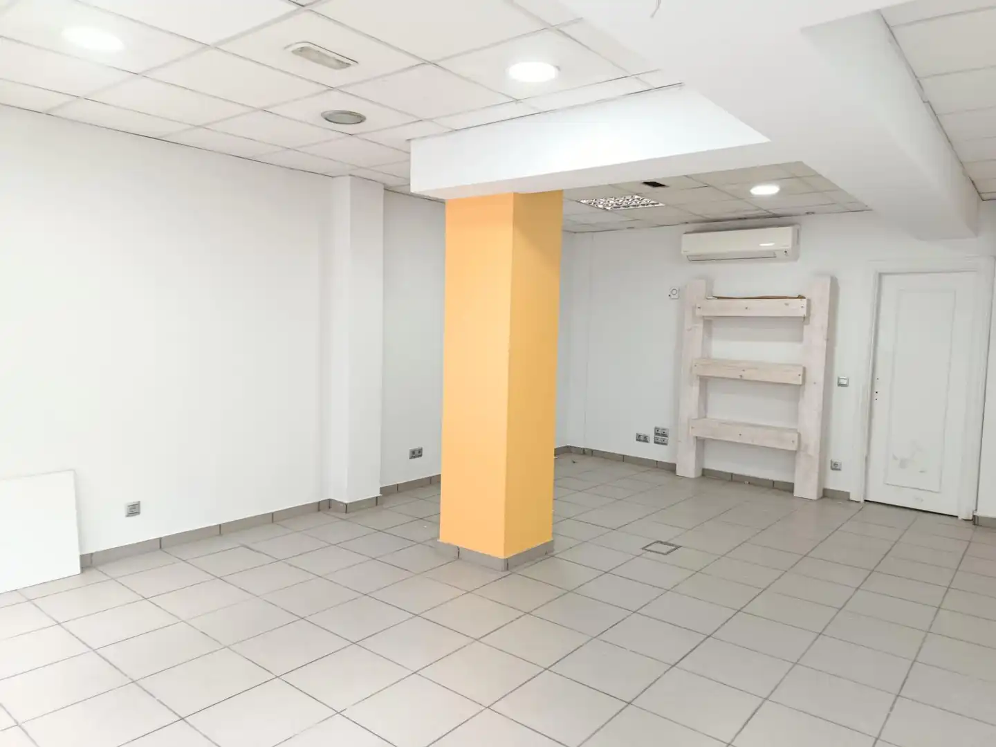Local comercial de lloguer a Calle MERCED, imagen 2