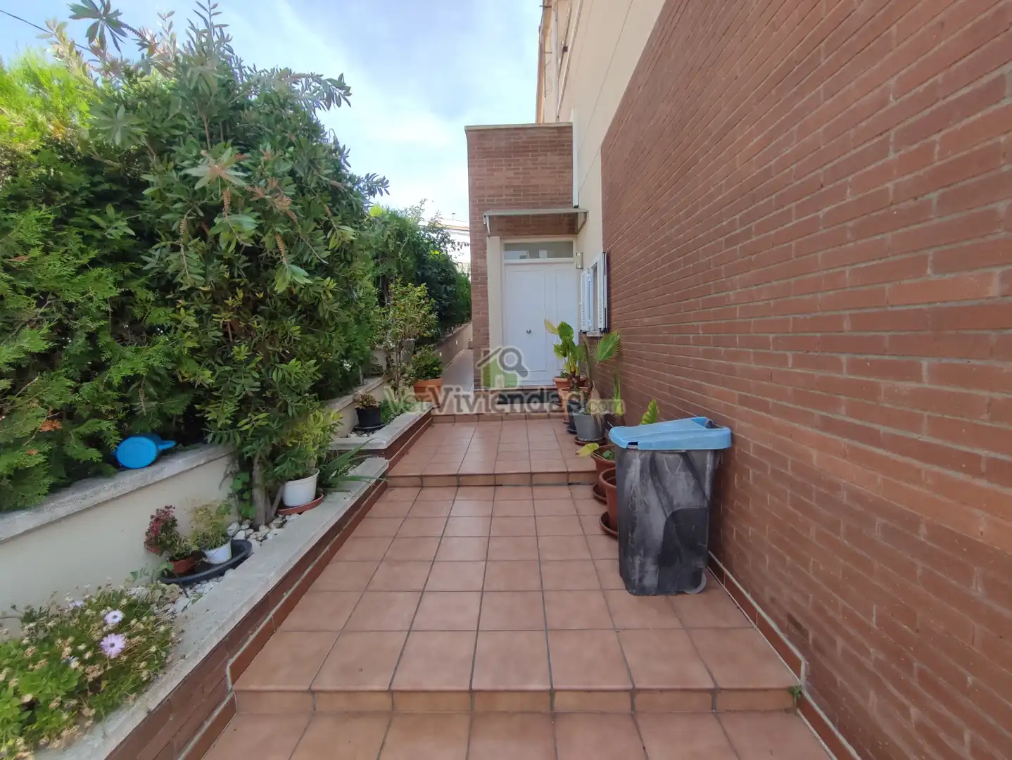 Vista exterior de Casa o xalet en venda en Cerdanyola del Vallès amb Aire condicionat, Calefacció i Jardí privat