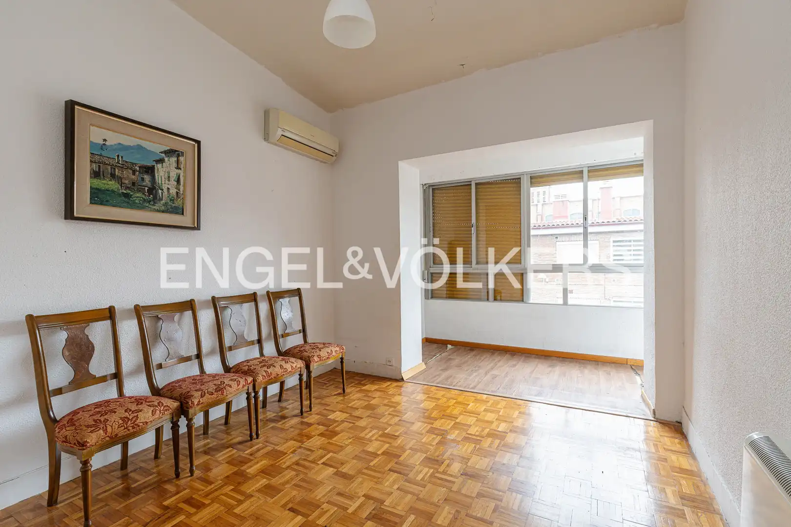 Sala d'estar de Casa adosada en venda en Madrid amb Aire condicionat, Calefacció i Jardí privat