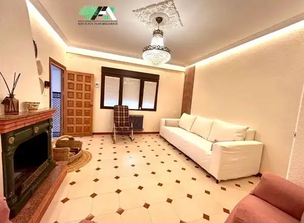 Sala d'estar de Casa o xalet en venda en Baeza, Jaén